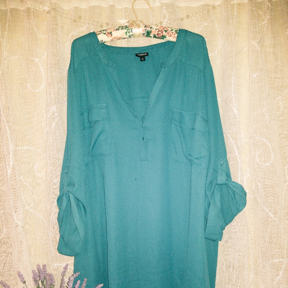 **PLUS SIZE 6 Torrid Blouse!!!